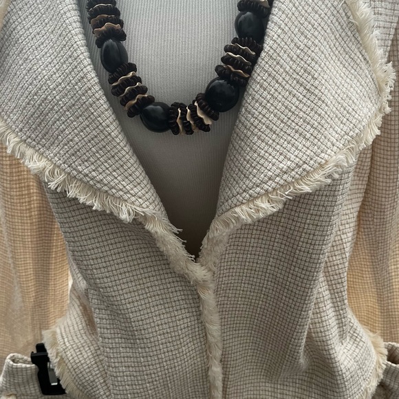 Sassy Cute Summer Short & Jacket Set! Necklace not included. - Picture 5 of 10